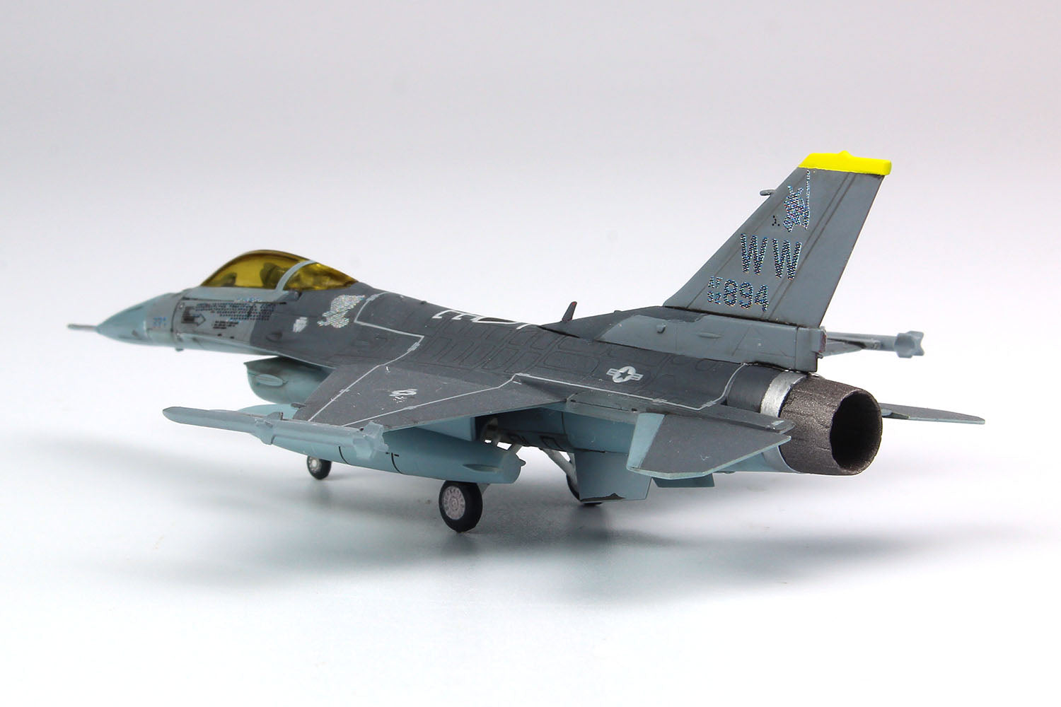Platz 1/144 USAF F-16C Fighting Falcon ‘Pacaf Demonstration Team’