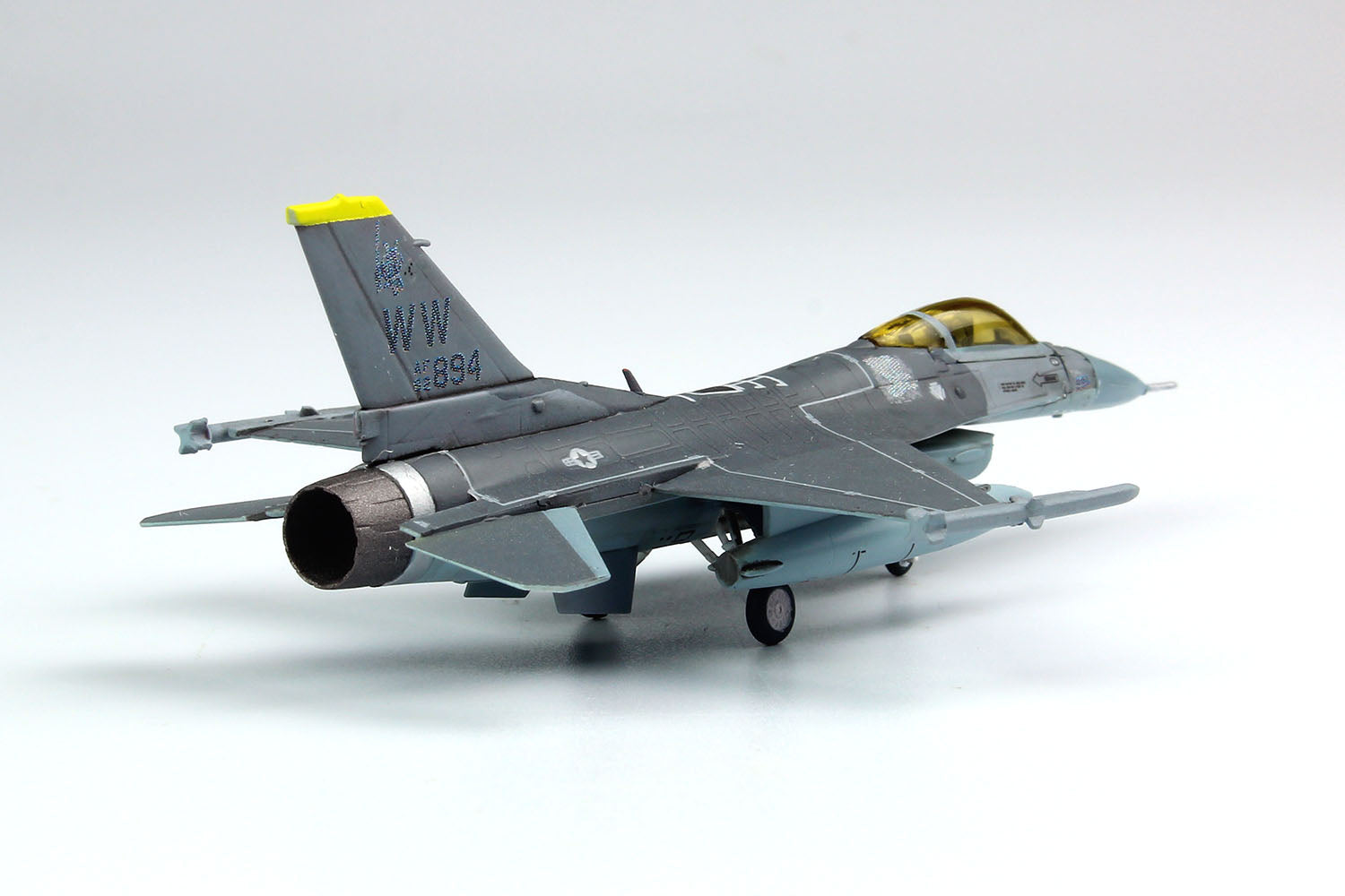 Platz 1/144 USAF F-16C Fighting Falcon ‘Pacaf Demonstration Team’