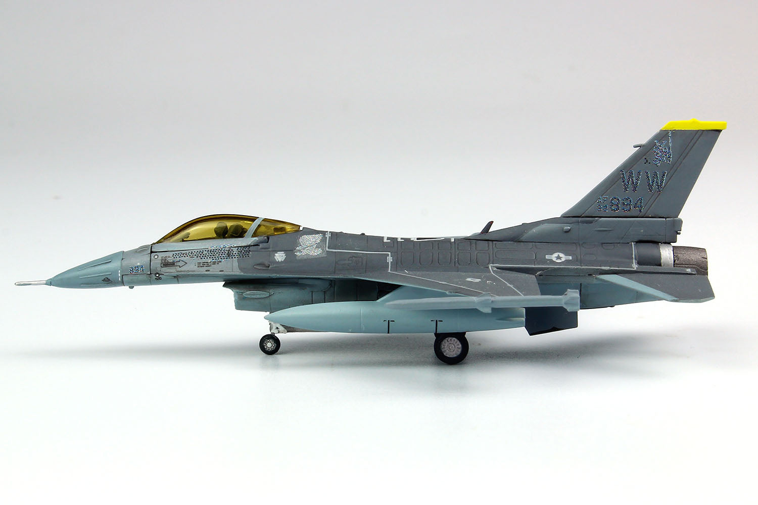 Platz 1/144 USAF F-16C Fighting Falcon ‘Pacaf Demonstration Team’