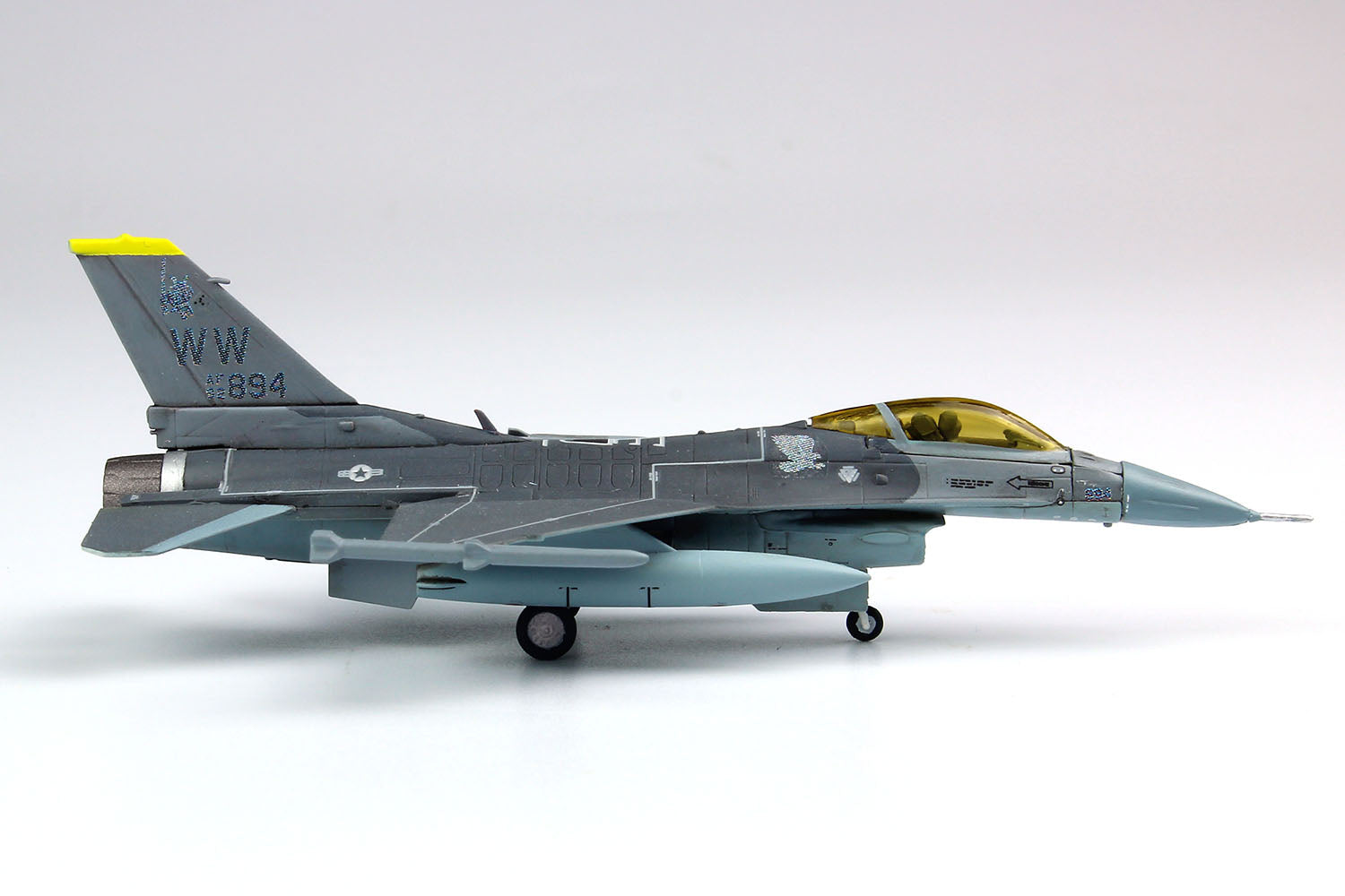 Platz 1/144 USAF F-16C Fighting Falcon ‘Pacaf Demonstration Team’