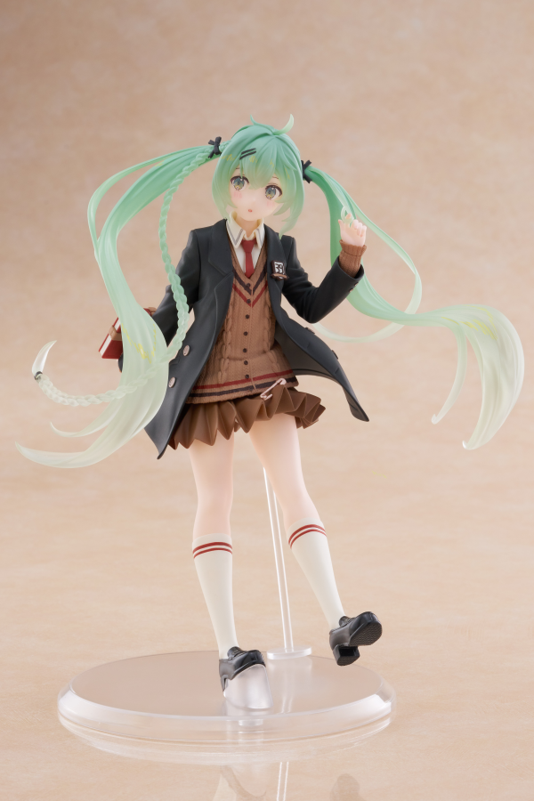 TAITO Hatsune Miku Figure - Fashion (Preppy Ver.) | 840342403011