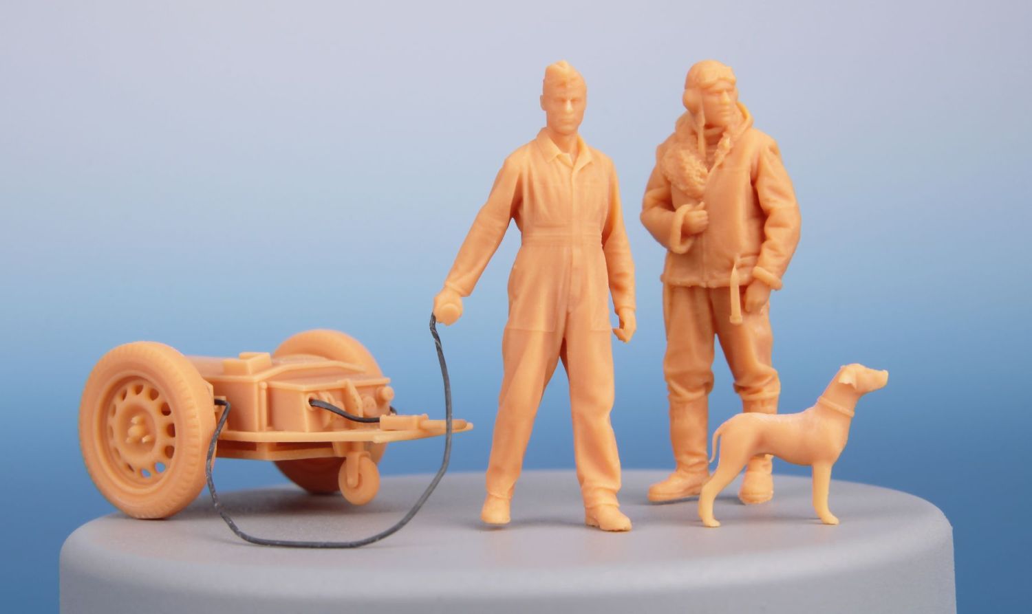 Special Hobby 1/72 Tempest Pilot, Dog and Mechanic with Accumulator Trolley | 8595593131016