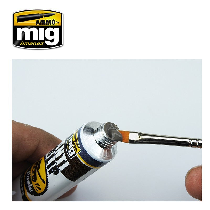 Ammo Mig Anti-Slip Paste – Brown Color (for 1/35) | 8432074020356