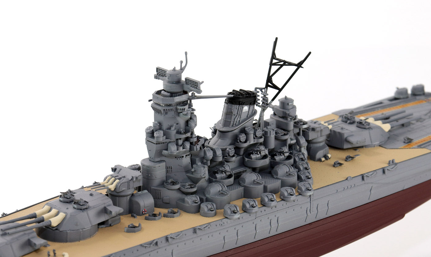 Pit Road 1/700 IJN Battleship 'YAMATO 1945' with ship name plate and photo etching parts of the flag and flagpole