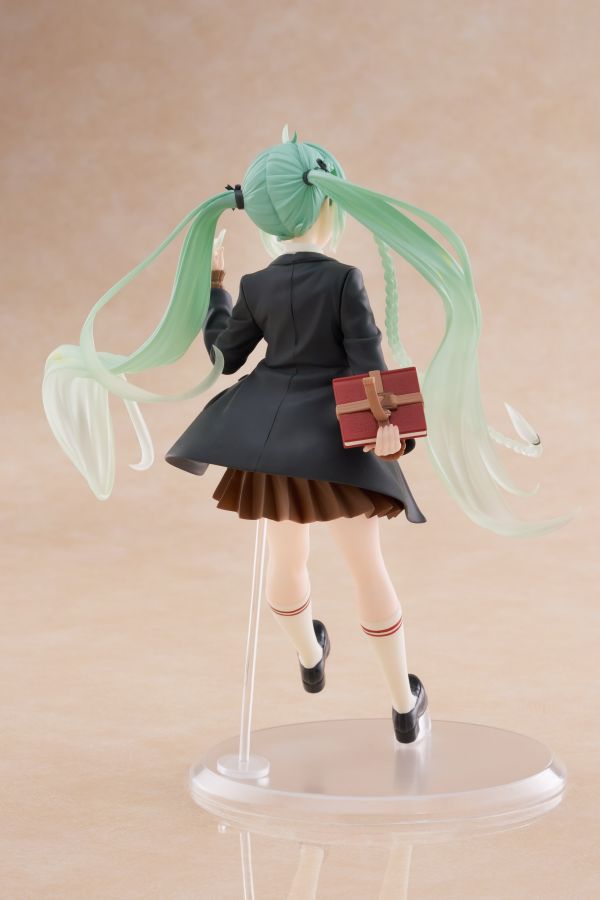 TAITO Hatsune Miku Figure - Fashion (Preppy Ver.) | 840342403011