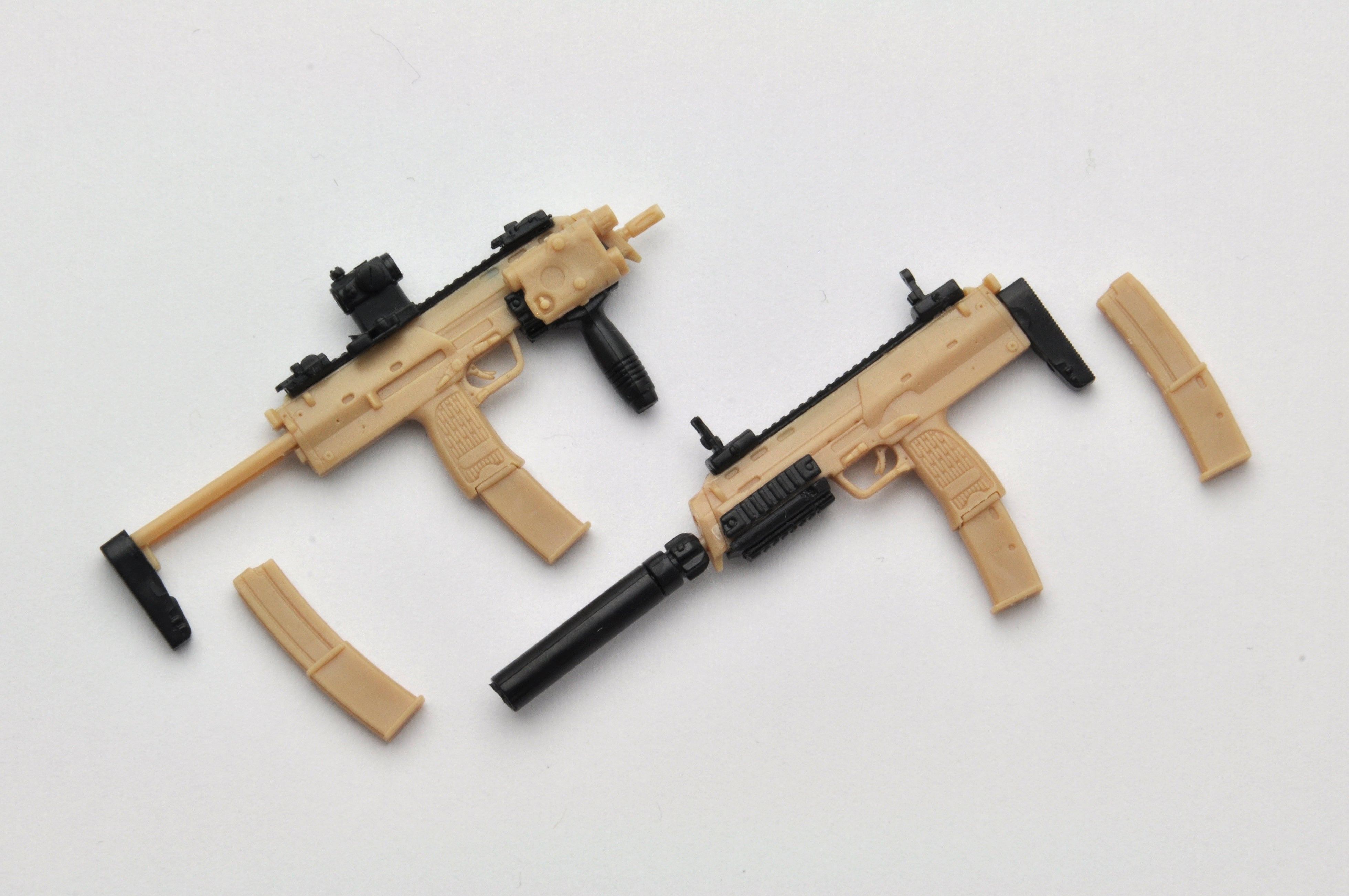 TomyTec Little Armory 1/12 LA023 MP7A2 Type Submachine Gun | 4543736264538