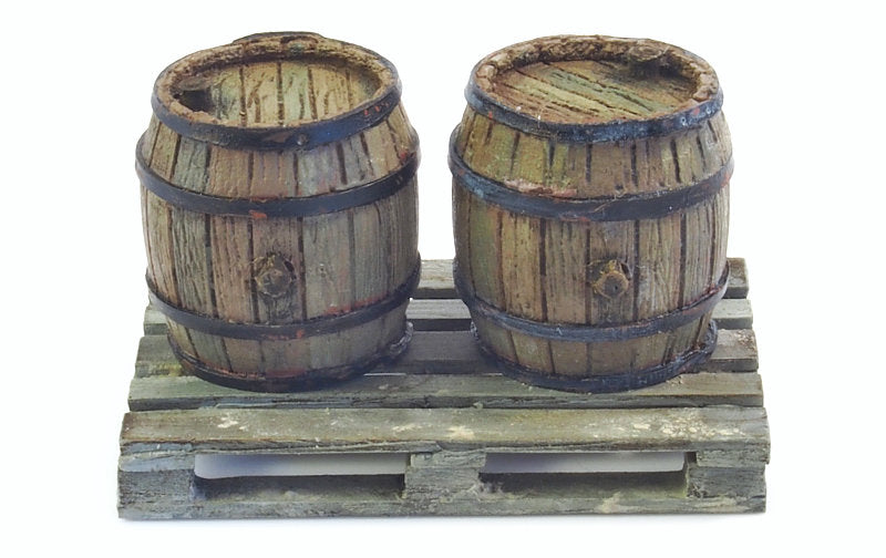 Matho 1/35 Set of 2 Wooden Barrels + Wooden Pallet