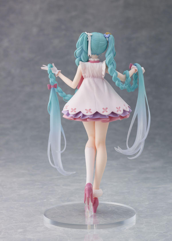 TAITO Hatsune Miku Wonderland Figure - Rapunzel | 0840342403608