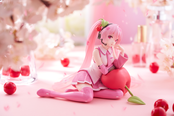 TAITO Sakura Miku Desktop Cute Figure (Cherry Cushion Ver.) | 0840342402977