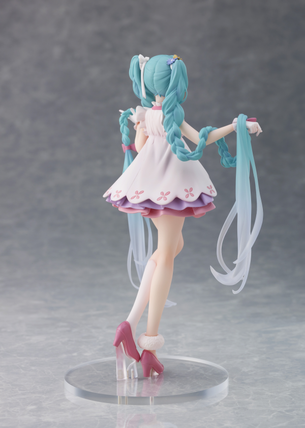 TAITO Hatsune Miku Wonderland Figure - Rapunzel | 0840342403608