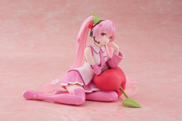 TAITO Sakura Miku Desktop Cute Figure (Cherry Cushion Ver.) | 0840342402977