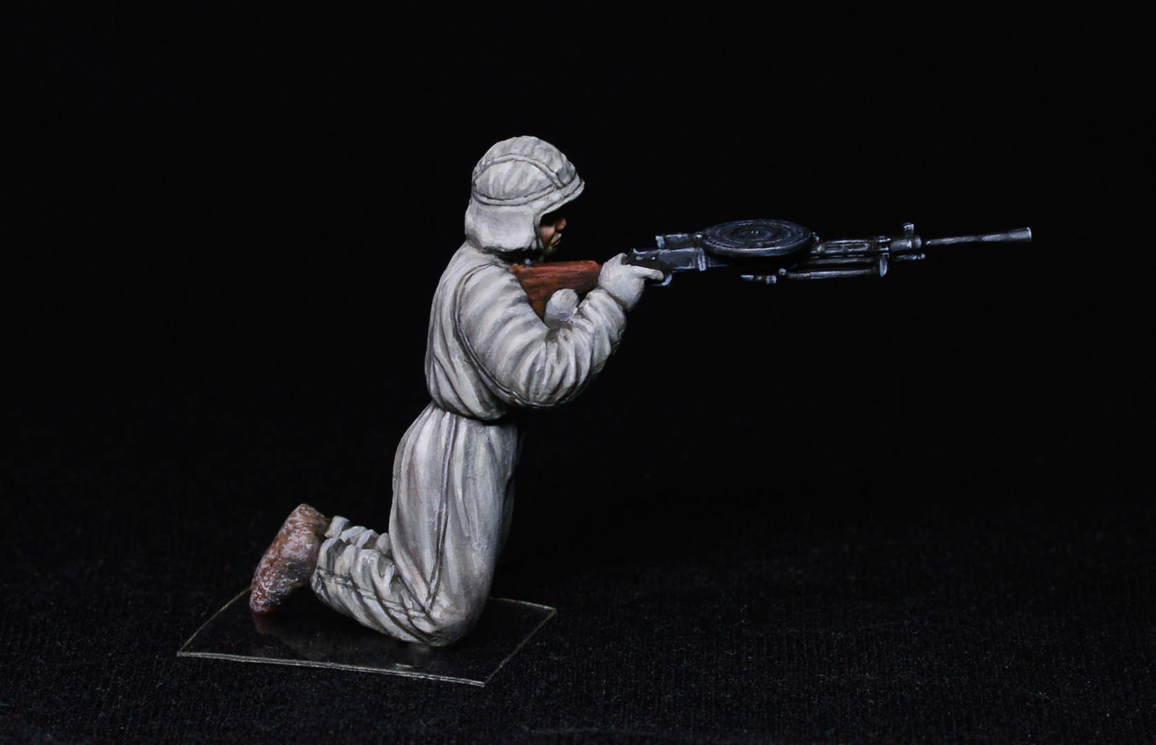 MiniArt 1/35 Soviet Assault Infantry (Winter Camouflage Cloaks) | 4820183310866