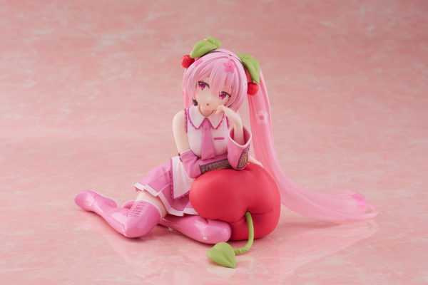 TAITO Sakura Miku Desktop Cute Figure (Cherry Cushion Ver.) | 0840342402977