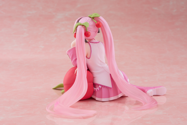 TAITO Sakura Miku Desktop Cute Figure (Cherry Cushion Ver.) | 0840342402977