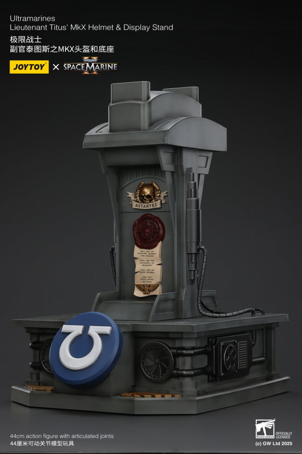 JOYTOY Ultramarines Lieutenant Titus' MKX Helmet & Display Stand | 6927054401697