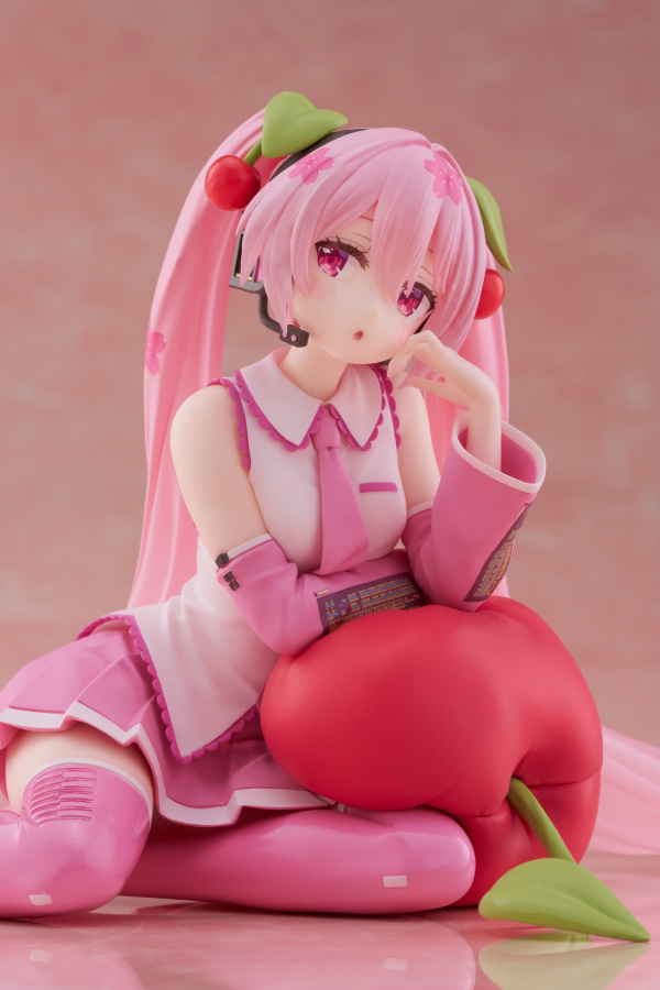 TAITO Sakura Miku Desktop Cute Figure (Cherry Cushion Ver.) | 0840342402977