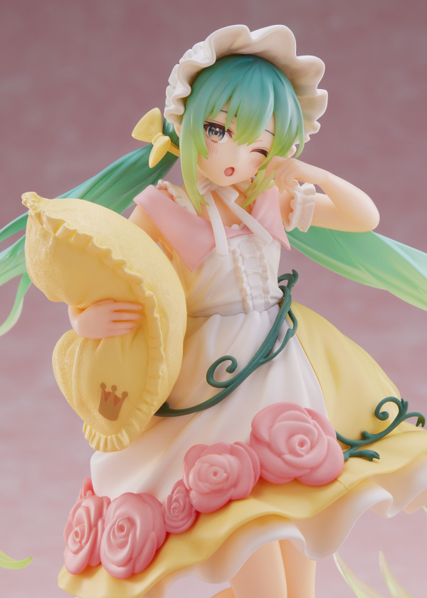 TAITO Hatsune Miku Wonderland Figure - Sleeping Beauty | 840342403936