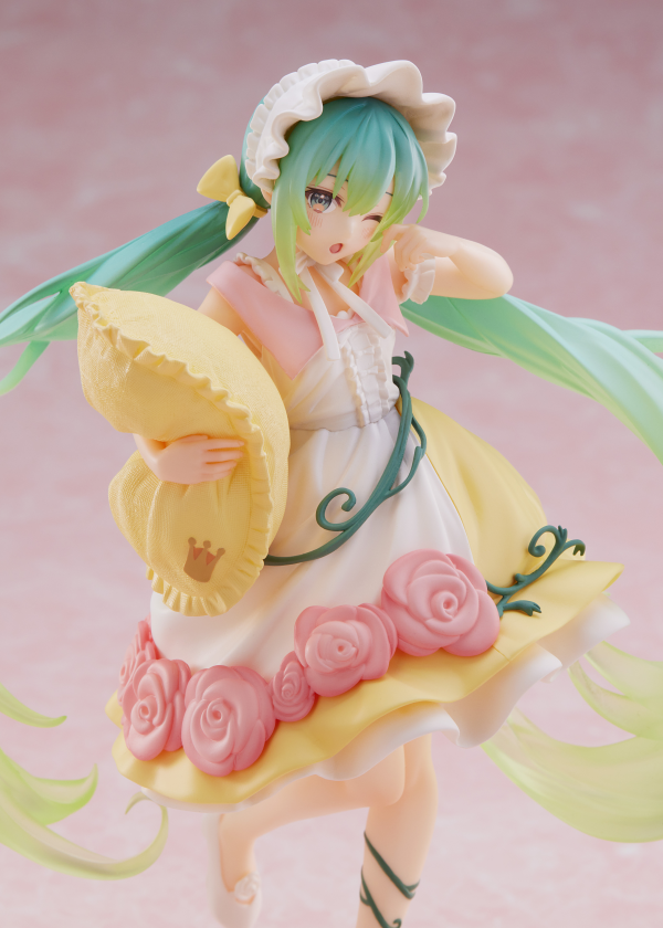 TAITO Hatsune Miku Wonderland Figure - Sleeping Beauty | 840342403936