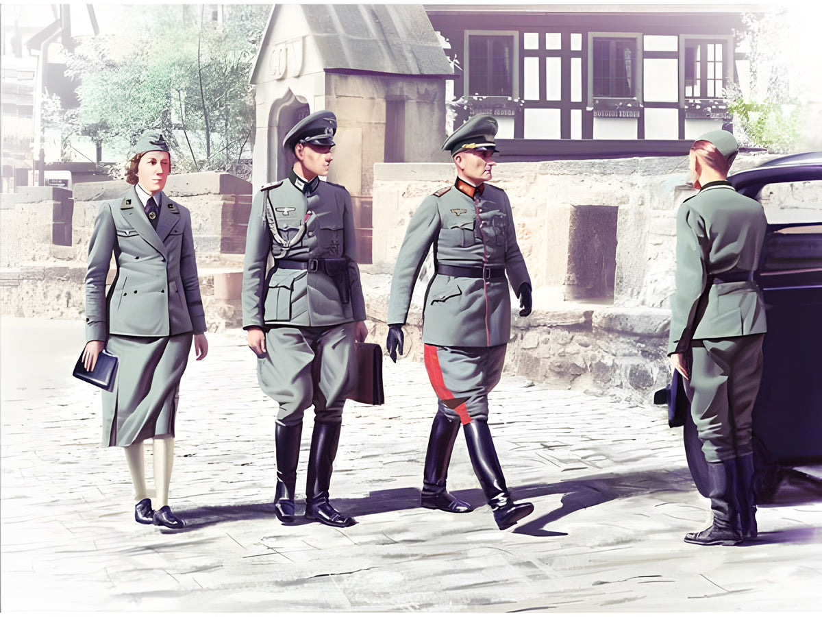 ICM WWII German Staff Personnel (4 figures)
