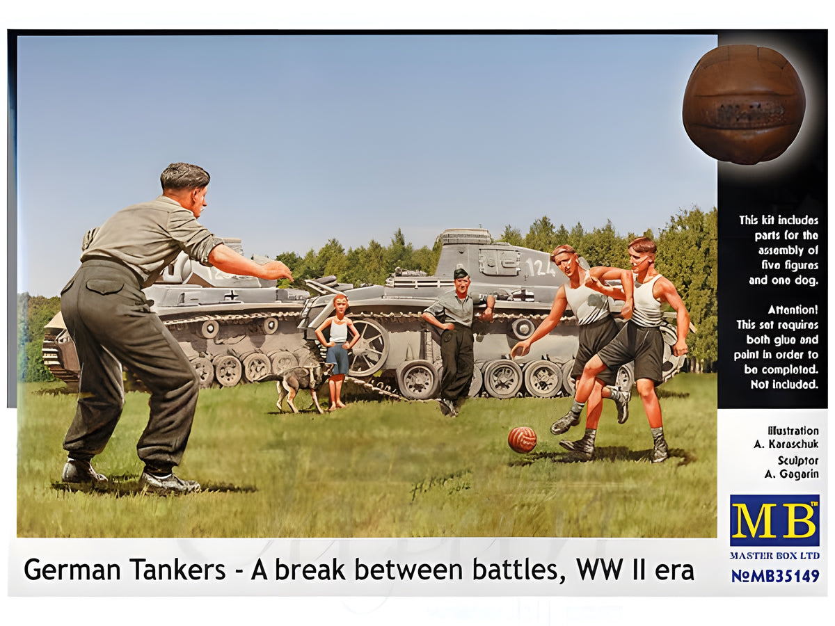 MASTER BOX 1/35 German Tankers - A break between battles, WW II era