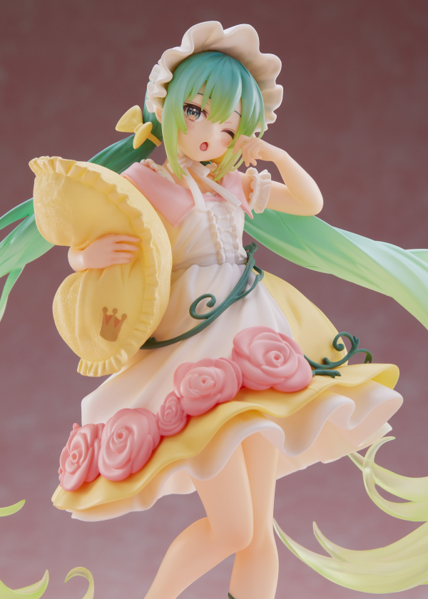 TAITO Hatsune Miku Wonderland Figure - Sleeping Beauty | 840342403936
