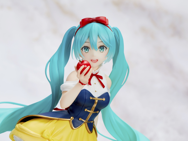 TAITO Hatsune Miku Wonderland Figure - Snow White | 0840342403486