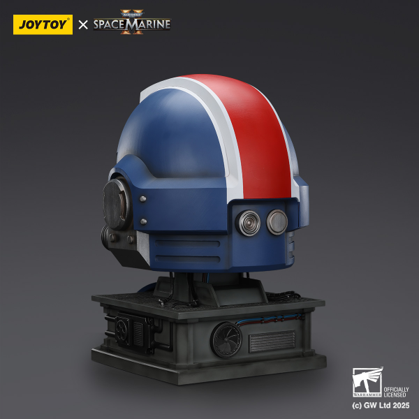 JOYTOY Ultramarines Lieutenant Titus' MKX Helmet & Display Stand | 6927054401697