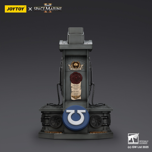 JOYTOY Ultramarines Lieutenant Titus' MKX Helmet & Display Stand | 6927054401697