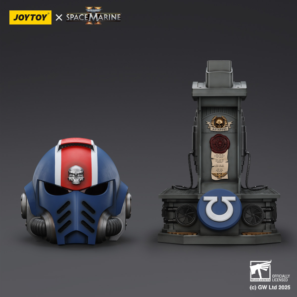 JOYTOY Ultramarines Lieutenant Titus' MKX Helmet & Display Stand | 6927054401697