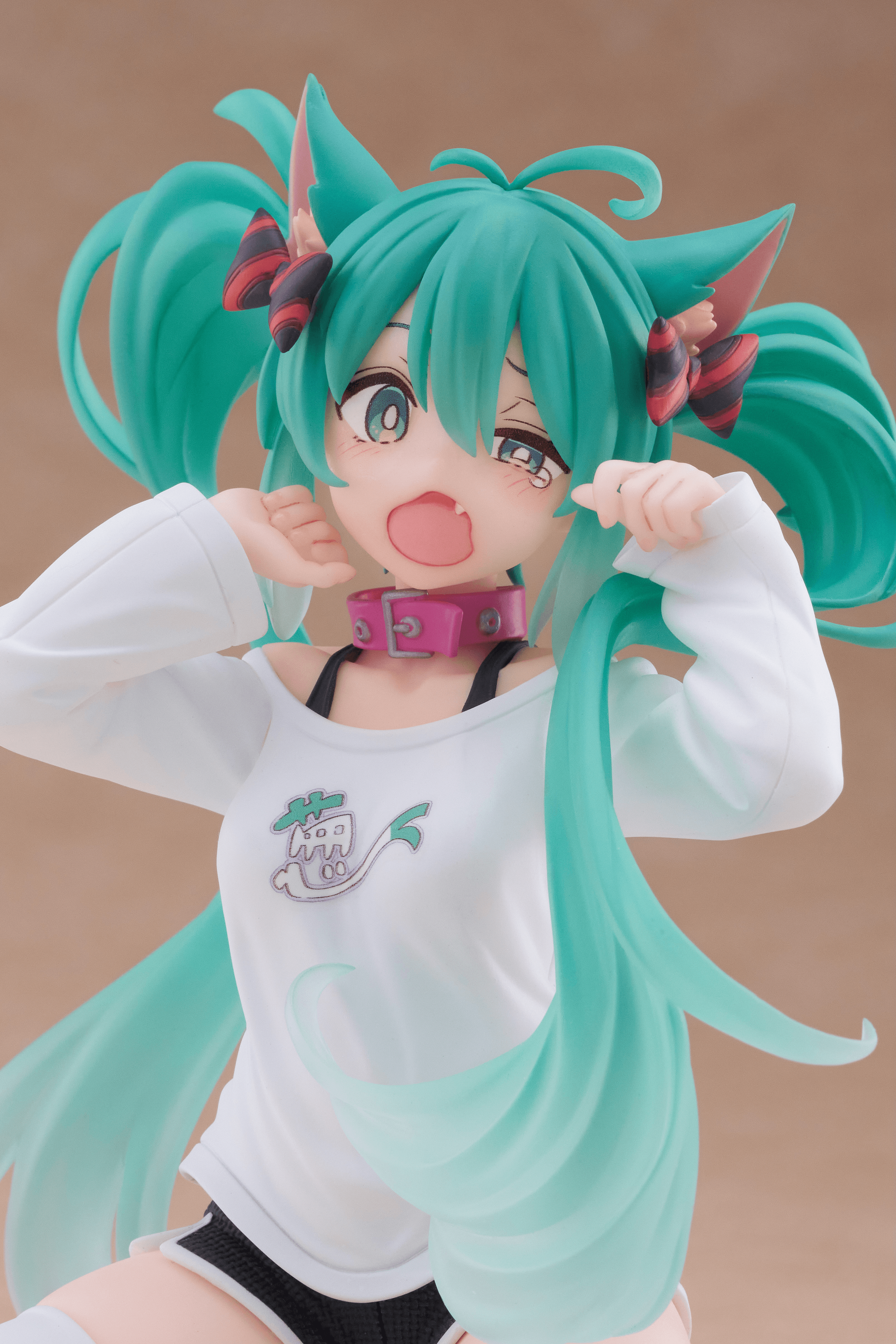 Hatsune Miku Desktop Cute Figure (Cat Ear T-Shirt Ver.) Reissue | 840342405251