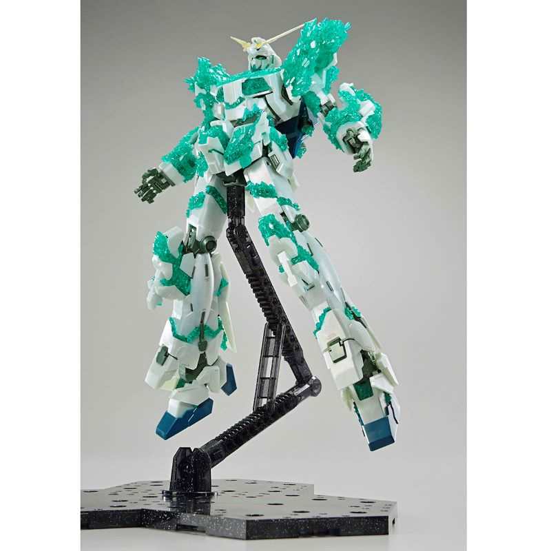P-Bandai MG 1/100 The Gundam Base Limited Unicorn Gundam (Luminous Crystal Body)