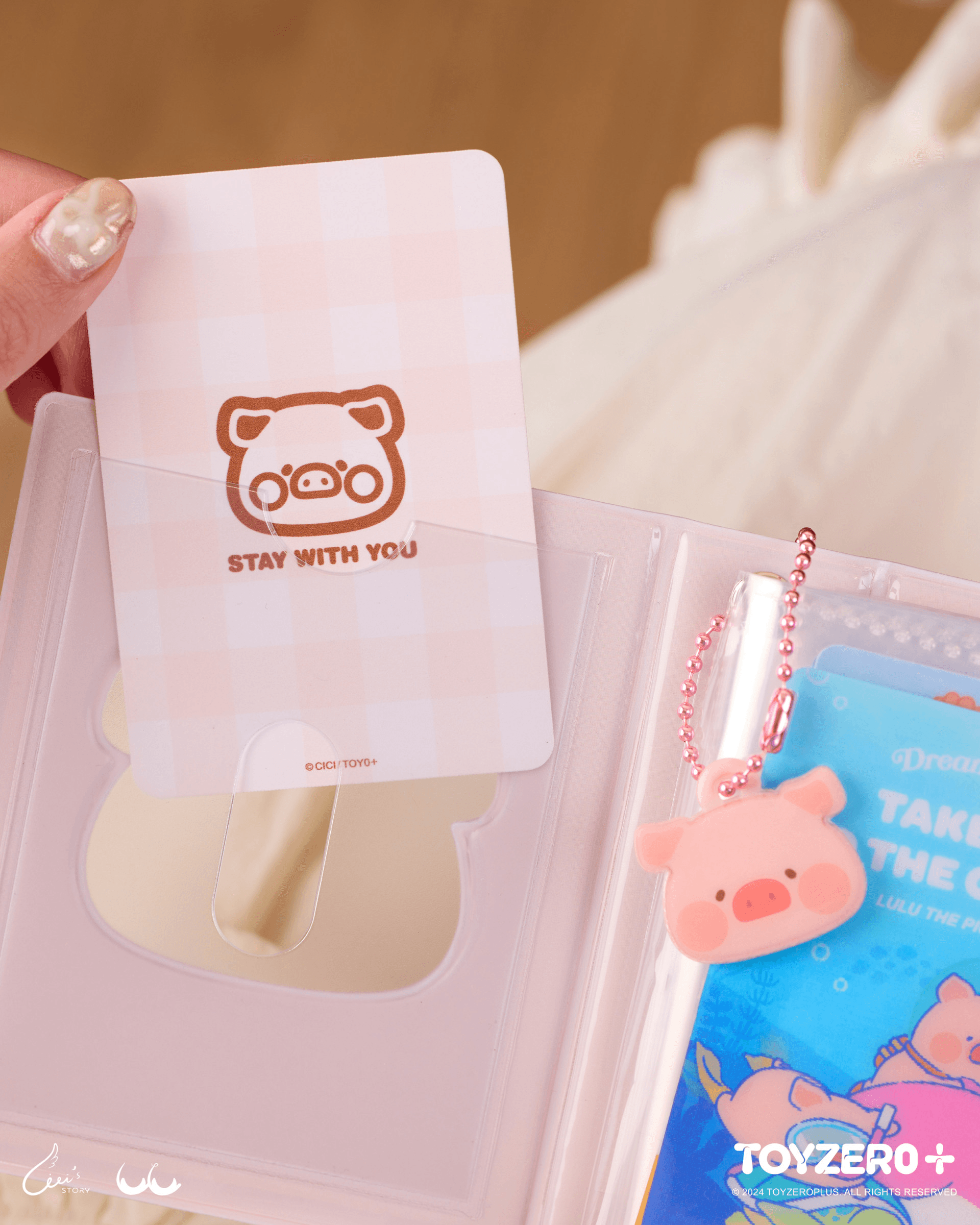 LuLu the Piggy Generic - Collectible Card Book | 781005360732