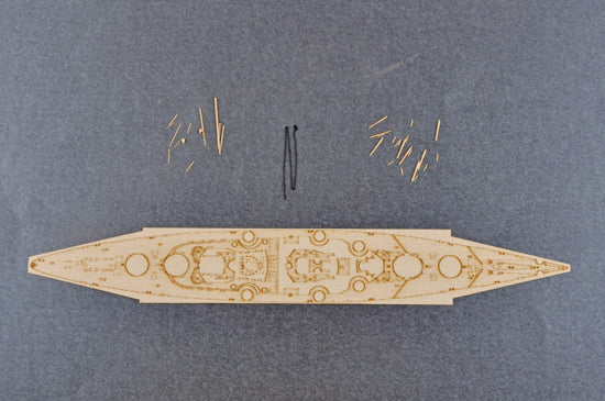 ILOVEKIT 1/700 Top Grade German Bismarck Battleship 1941