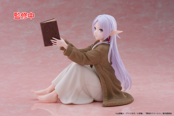 TAITO Frieren: Beyond Journey's End Desktop Cute Figure - Frieren (Roomwear Ver.) | 0840342403004