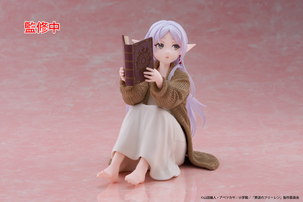 TAITO Frieren: Beyond Journey's End Desktop Cute Figure - Frieren (Roomwear Ver.) | 0840342403004