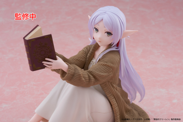 TAITO Frieren: Beyond Journey's End Desktop Cute Figure - Frieren (Roomwear Ver.) | 0840342403004