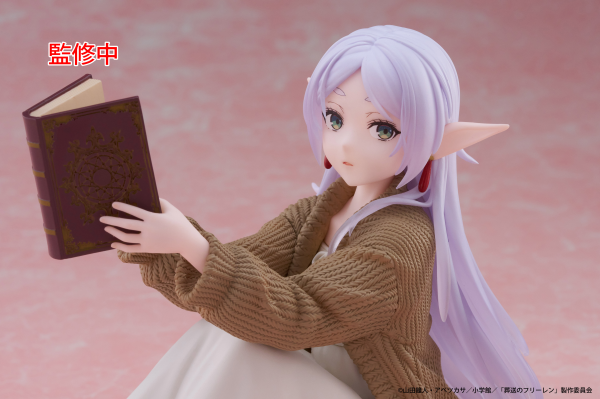 TAITO Frieren: Beyond Journey's End Desktop Cute Figure - Frieren (Roomwear Ver.) | 0840342403004