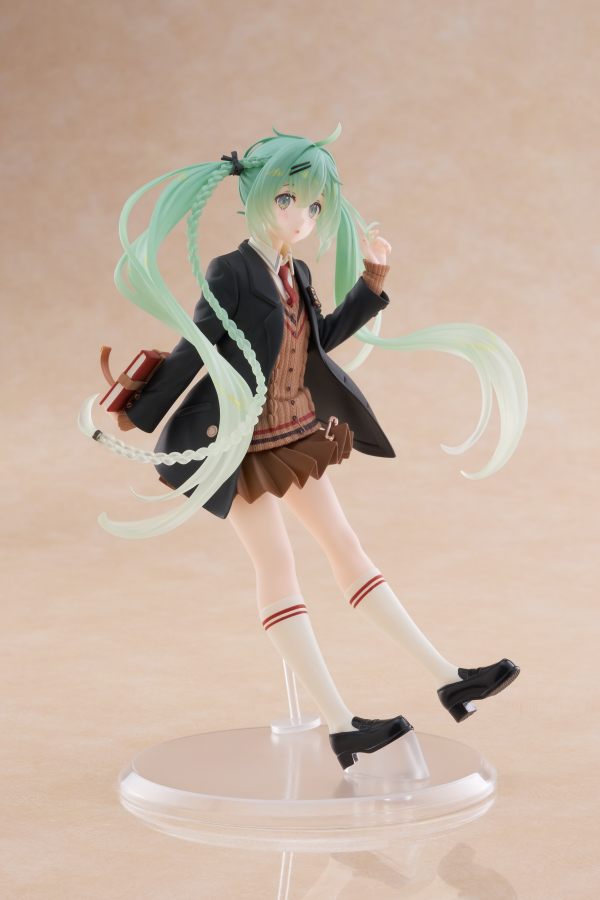 TAITO Hatsune Miku Figure - Fashion (Preppy Ver.) | 840342403011