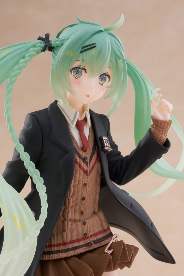 TAITO Hatsune Miku Figure - Fashion (Preppy Ver.) | 840342403011
