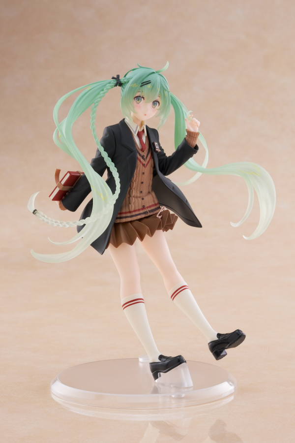 TAITO Hatsune Miku Figure - Fashion (Preppy Ver.) | 840342403011