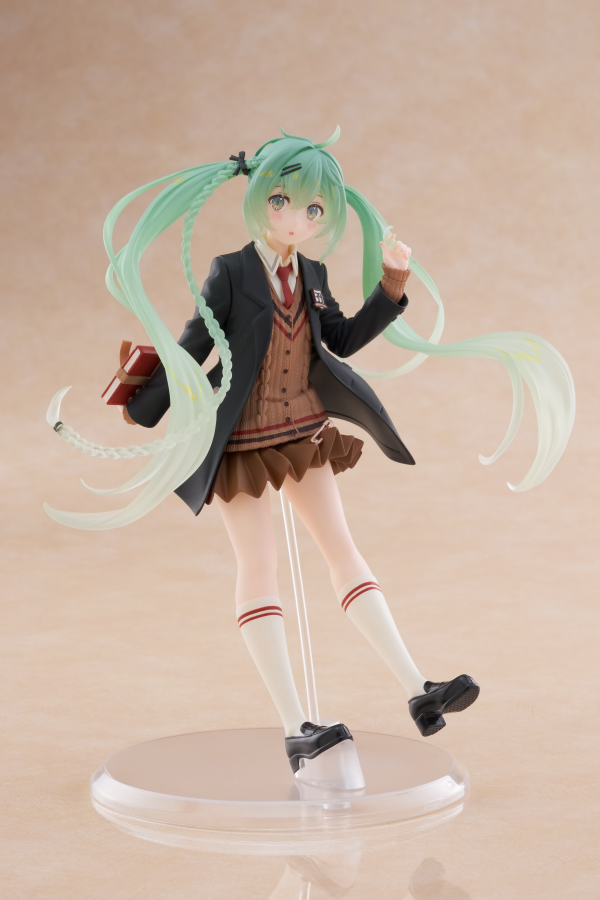 TAITO Hatsune Miku Figure - Fashion (Preppy Ver.) | 840342403011