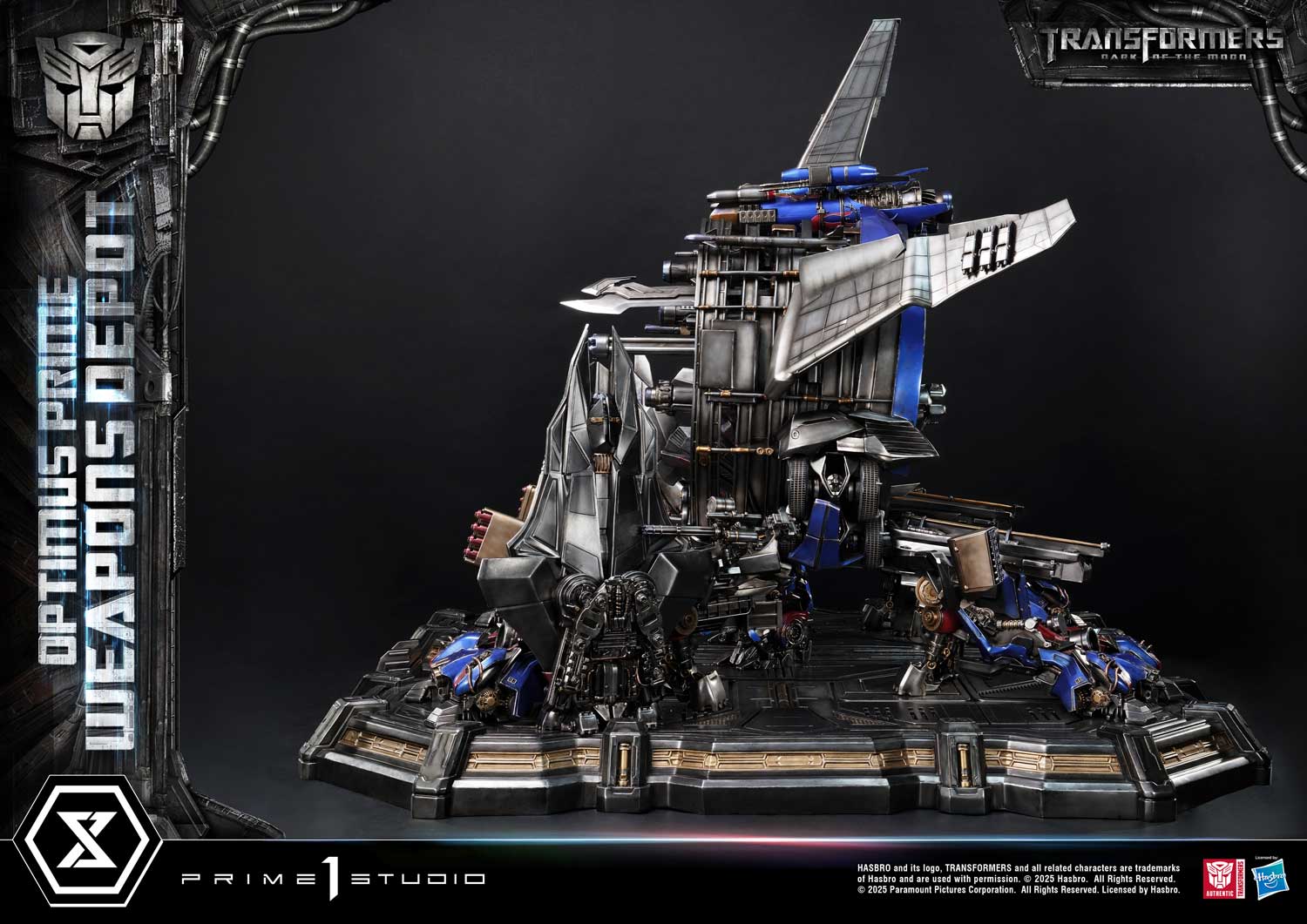 Museum Masterline Transformers: Dark of the Moon (Film) Optimus Prime Weapons Depot Bonus Version