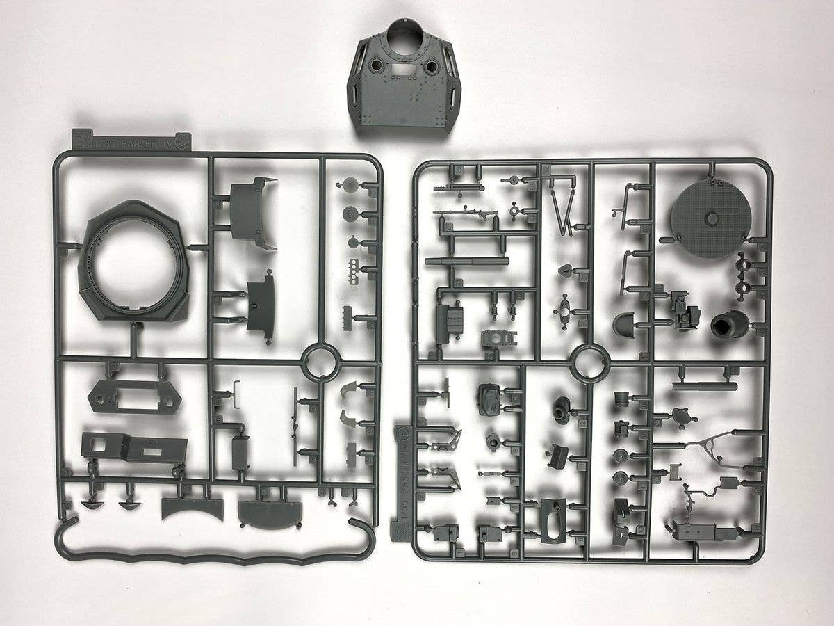 AK Interactive 1/35 PZ.KPFW.IV Ausf.D Deutsche Afrika Korps Plastic Model Kit | 8435568328907