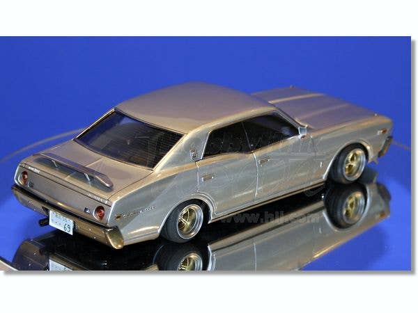 Aoshima 1/24 Gloria 4DR HT 2000 SGL-E (Nissan) | 4905083042779