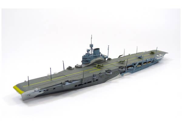 Aoshima 1/700 British Aircraft Carrier HMS ILLUSTRIOUS | 4905083051047