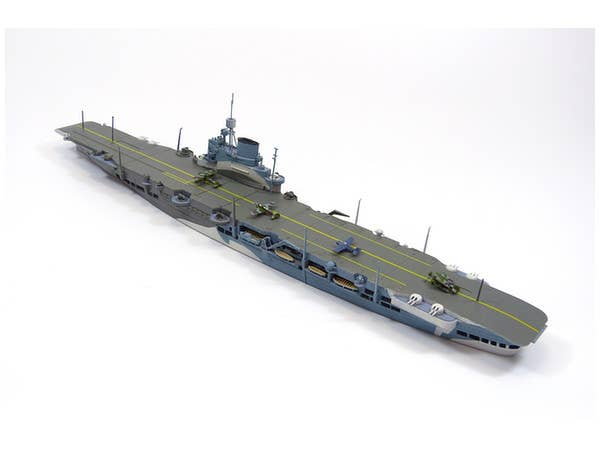 Aoshima 1/700 British Aircraft Carrier HMS ILLUSTRIOUS | 4905083051047