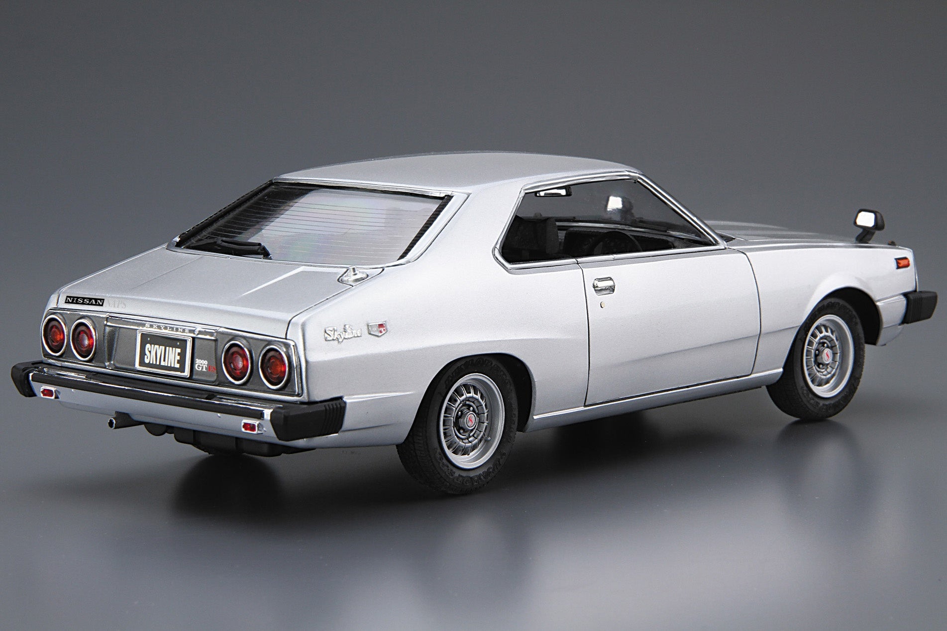 Aoshima 1/24 Nissan KHGC210 Skyline HT2000GT-ES '77 | 4905083058374
