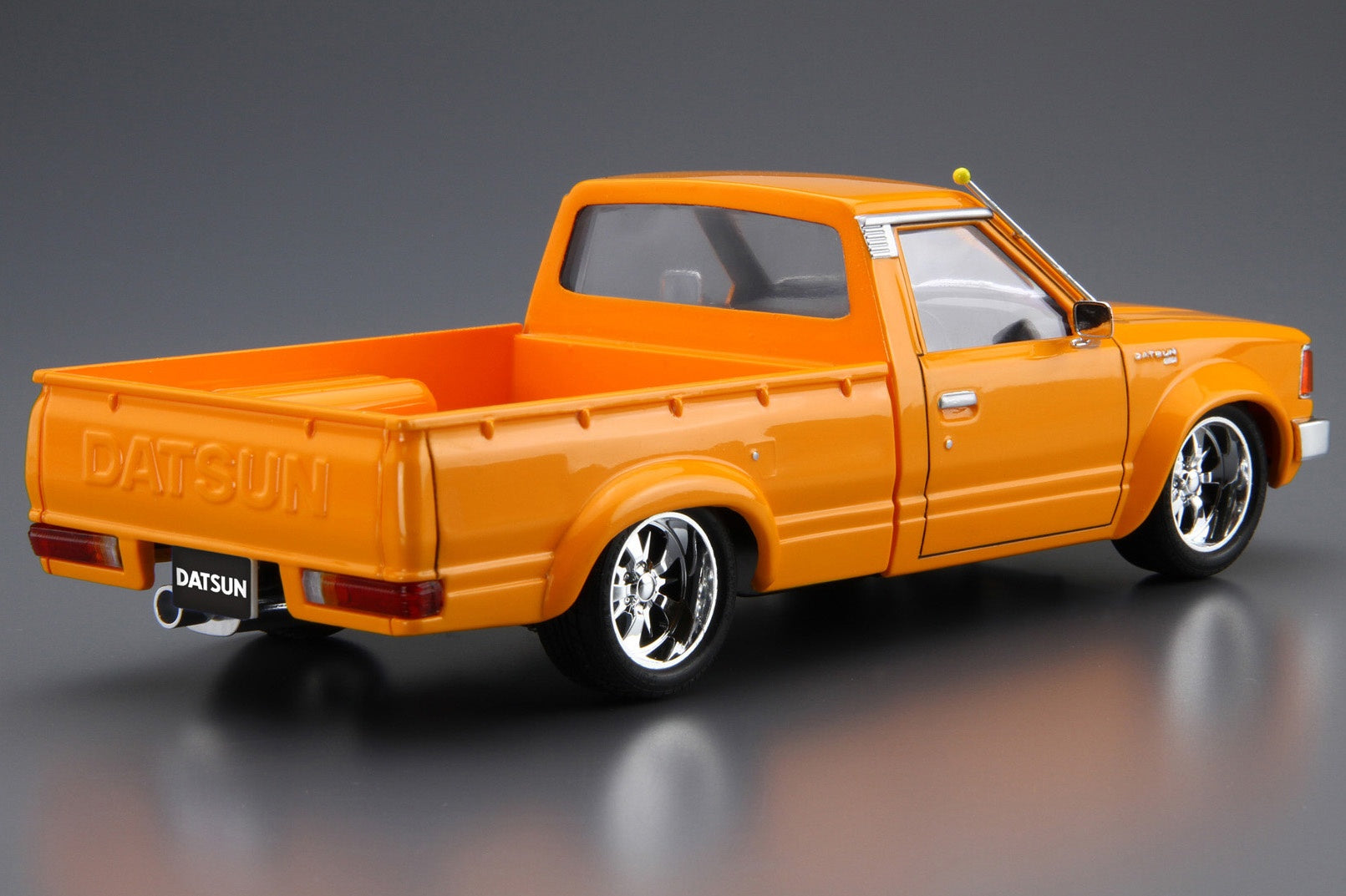 Aoshima 1/24 Datsun Truck Custom '82 Nissan | 4905083058404