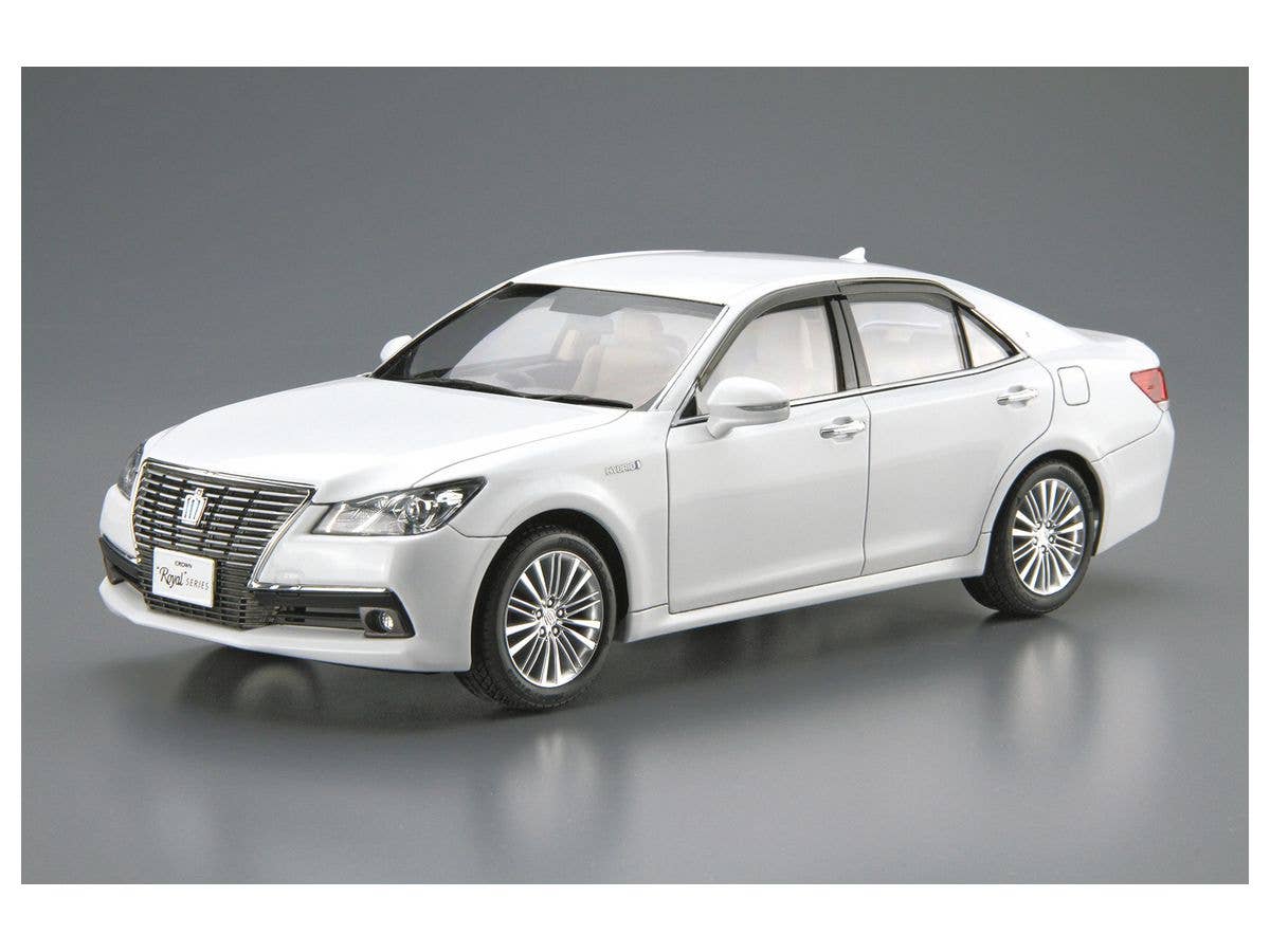 Aoshima 1/24 Toyota GRS210/AWS210 Crown Royal Saloon 15 | 4905083059524