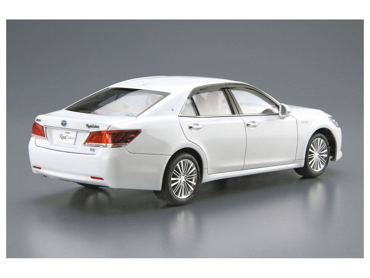 Aoshima 1/24 Toyota GRS210/AWS210 Crown Royal Saloon 15 | 4905083059524